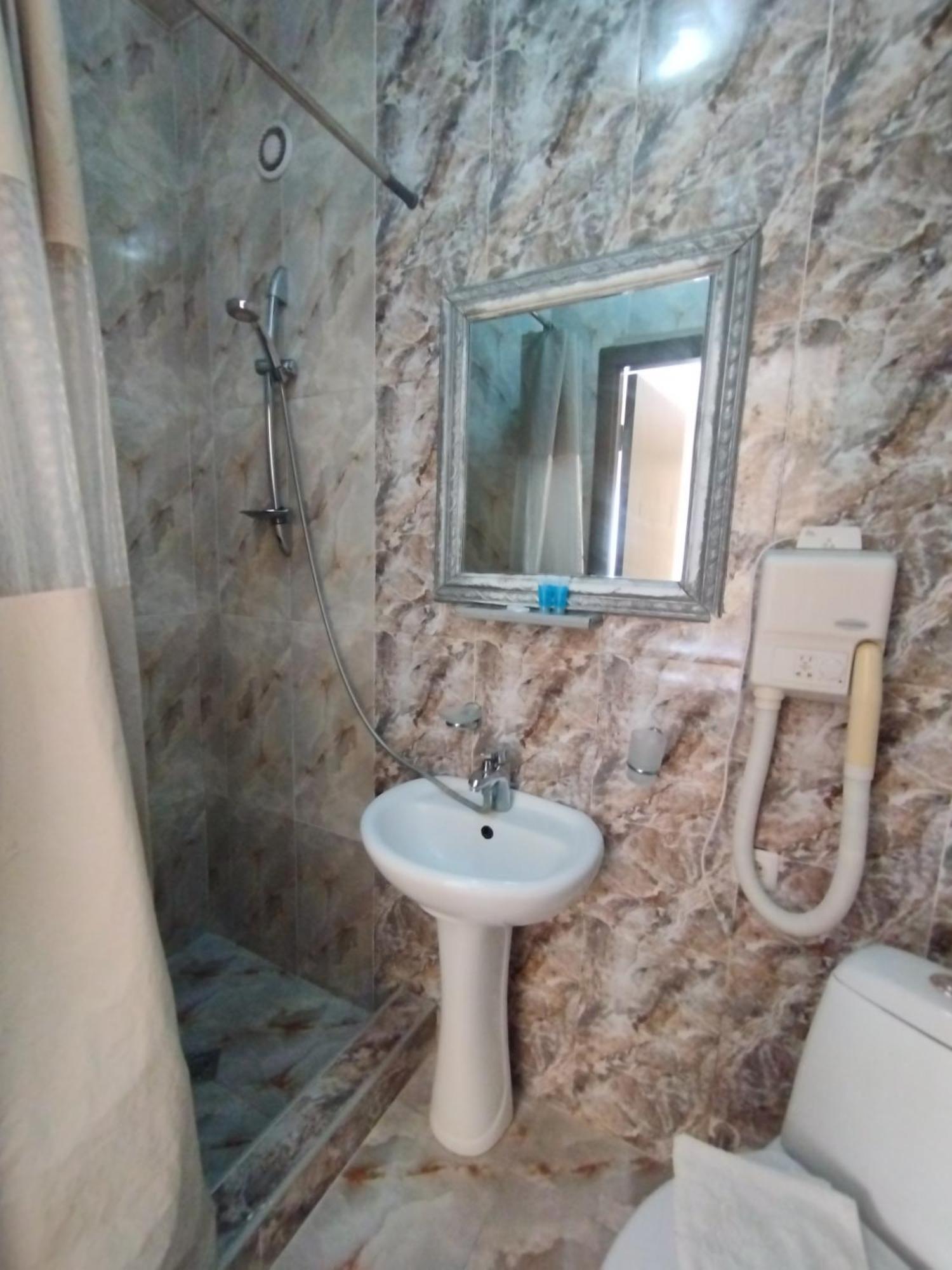 David Hotel Kutaisi Bagian luar foto